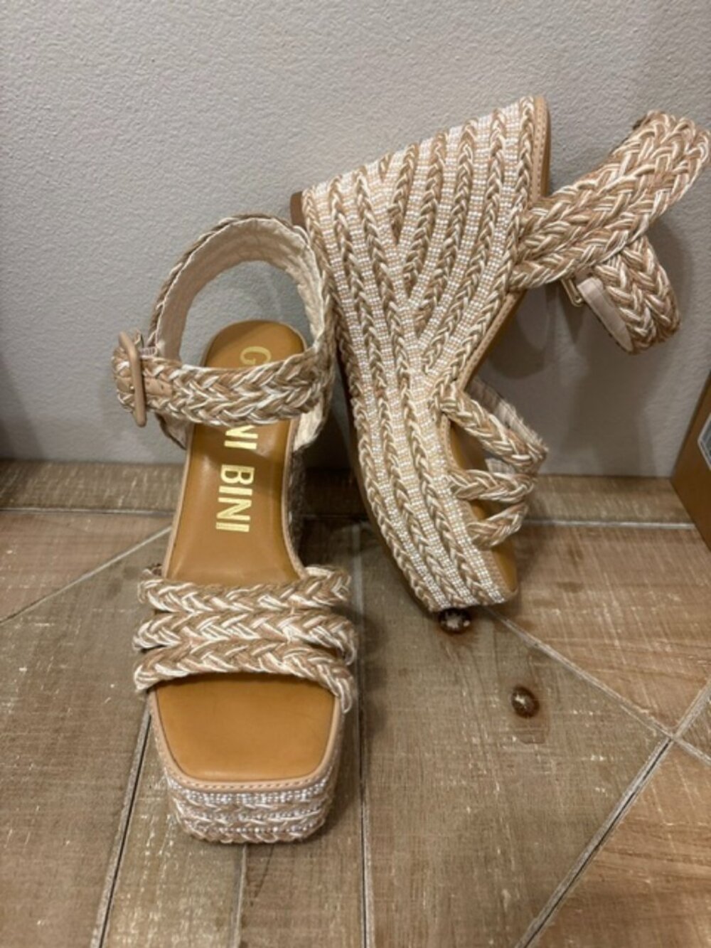 NWOT Gianni Bini Santi Woven Beaded Wedge Sandals Women's Size 8.5 (no box)